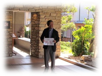 案内 駅の④番出口 地上のお写真